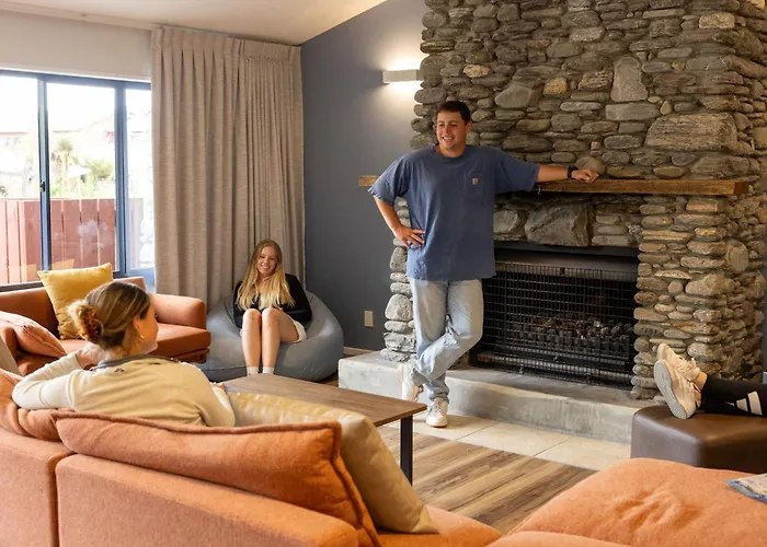 Haka House Franz Josef Hostel