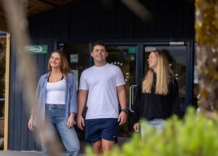 Haka House Franz Josef Hostel